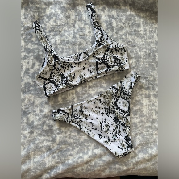 SHEIN Snake Pattern Bathing Suit Size Medium - Picture 2 of 4